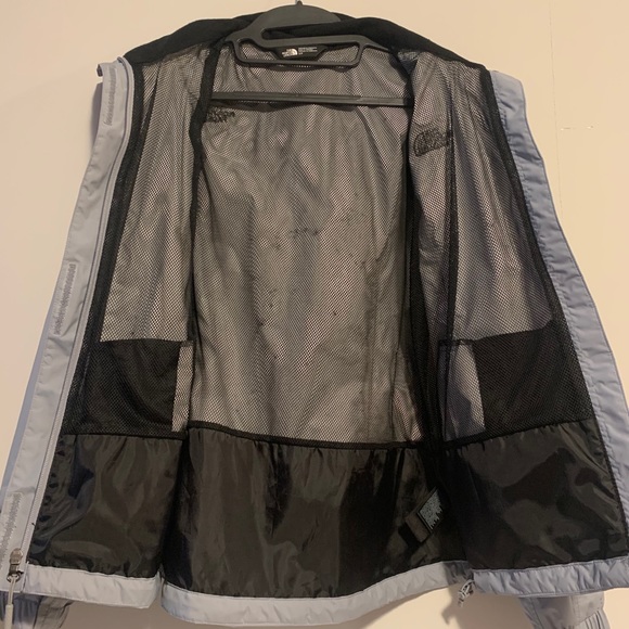North Face Rain Coat with a Logo - Picture 16 of 16